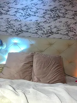 Lili  taylor online show from December 2025 01:54:02 AM