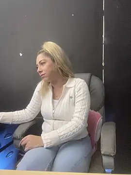 viktoria davis  online show from February 2026 10:13:02 PM