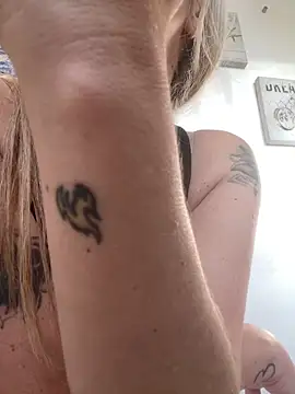 viktoria davis  online show from February 2026 10:11:01 PM