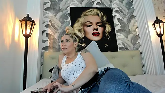 Snapshot of viktoria_davis_ chatting on June 2026 12:04:02 AM viktoria davis online show from June 2026 12:04:02 AM