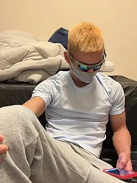 ki--kun online show from April 2026 12:03:01 PM