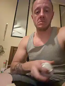 Snapshot of biggzee6 chatting on February 2026 01:01:02 AM biggzee6 online show from February 2026 01:01:02 AM