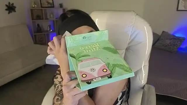 Nicole Foxx  online show from October 2025 06:18:01 PM