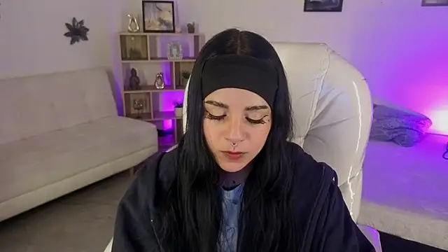 Nicole Foxx  online show from October 2025 08:03:02 PM