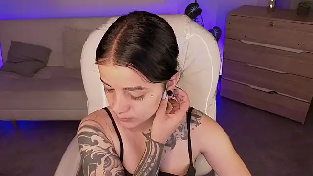 Nicole Foxx  online show from March 2026 07:50:01 PM