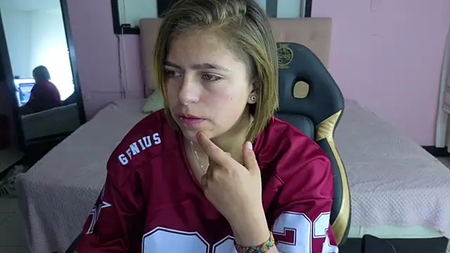 Kitten Cam online show from April 2026 11:44:01 PM