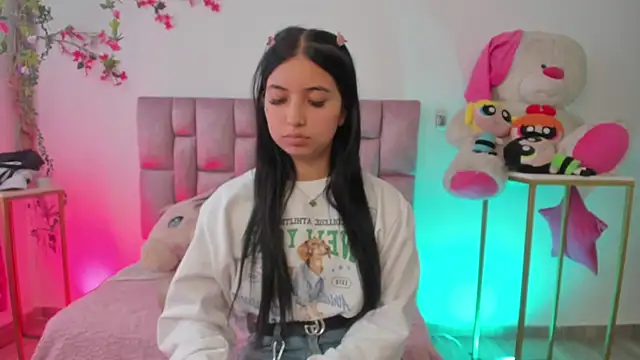 sofia  james online show from November 2025 07:04:02 PM