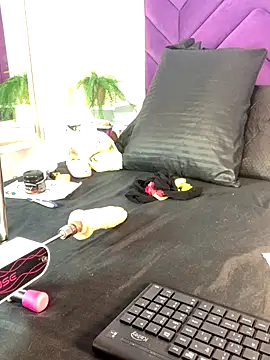 Liincostelloo online show from December 2025 12:12:02 PM