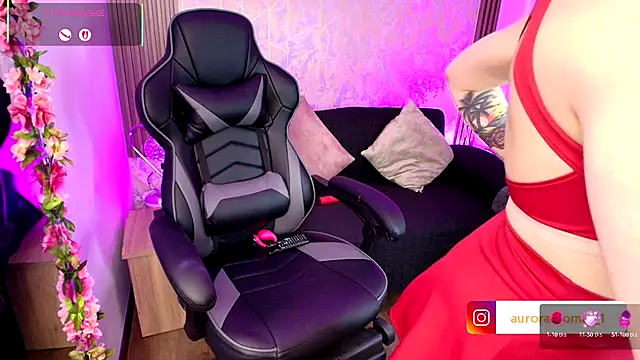 Aurora thomas  1 online show from September 2025 11:38:02 PM