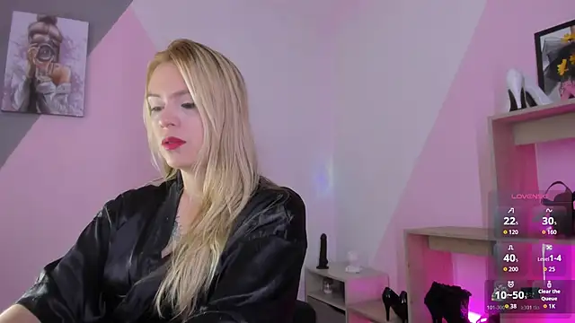 RayaCarr  online show from October 2025 01:37:01 PM