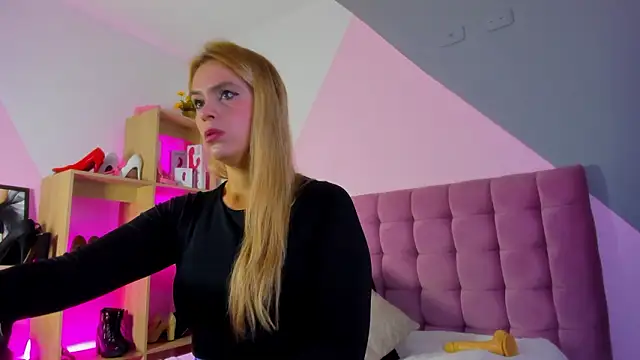 RayaCarr  online show from February 2026 02:11:02 PM