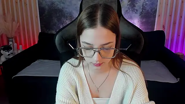 PamBeesly online show from January 2025 08:08:01 AM