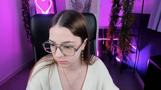 PamBeesly online show from February 2025 08:09:02 AM