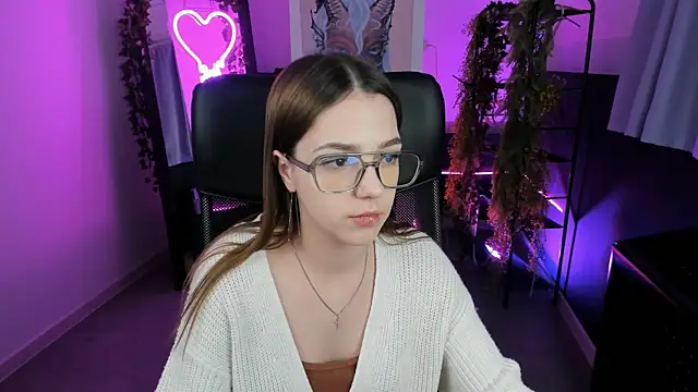 PamBeesly online show from February 2025 02:16:02 PM