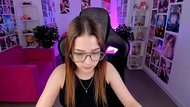 PamBeesly online show from March 2025 08:02:02 AM