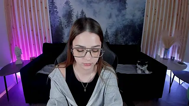 PamBeesly online show from March 2025 02:30:01 PM