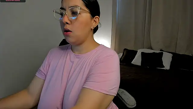 brithany olson25 online show from October 2025 01:00:01 PM