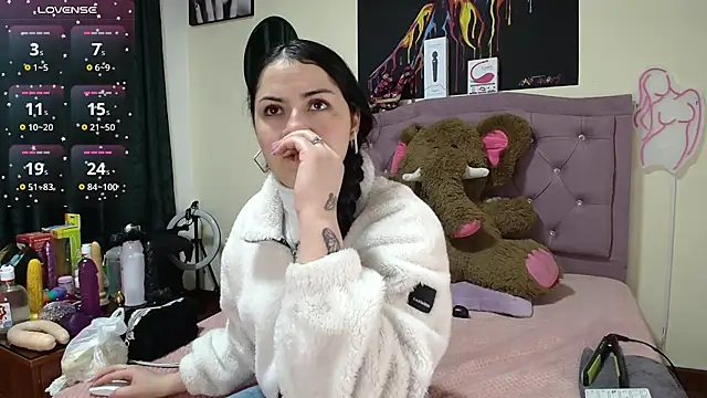 Emmie Hot online show from September 2025 11:54:01 AM