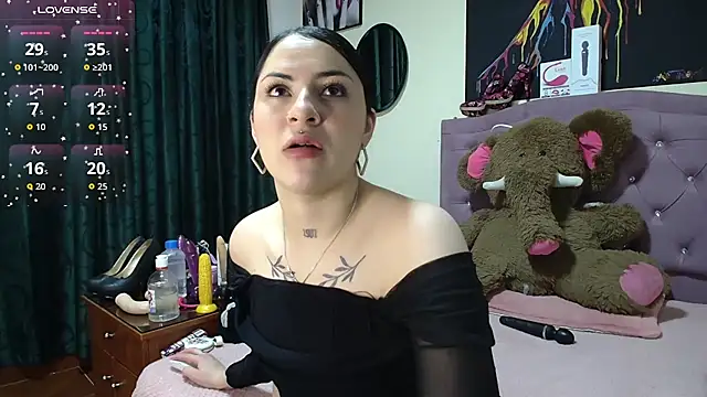 Emmie Hot online show from November 2025 12:15:02 PM