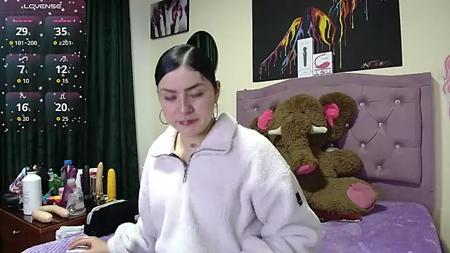 Snapshot of Emmie_Hot chatting on March 2026 11:48:01 AM Emmie Hot online show from March 2026 11:48:01 AM