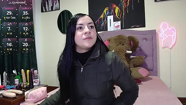 Snapshot of Emmie_Hot chatting on April 2026 11:50:02 AM Emmie Hot online show from April 2026 11:50:02 AM