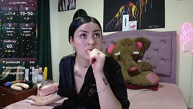 Snapshot of Emmie_Hot chatting on April 2026 09:39:33 PM Emmie Hot online show from April 2026 09:39:33 PM