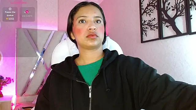 Sophia waalker  1 online show from January 2025 12:24:01 PM