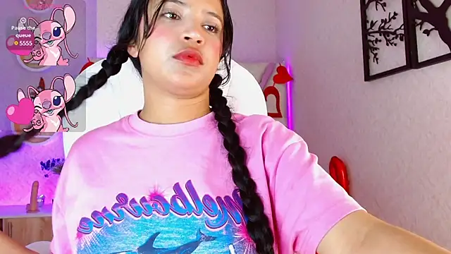 Sophia waalker  1 online show from February 2025 05:07:01 PM