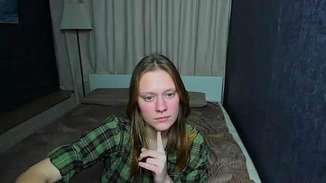 Snapshot of TessaSwans chatting on January 2025 10:11:02 PM TessaSwans online show from January 2025 10:11:02 PM