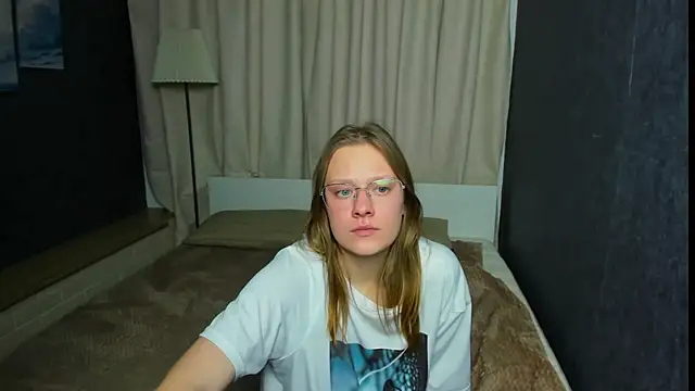 Snapshot of TessaSwans chatting on January 2025 01:22:02 AM TessaSwans online show from January 2025 01:22:02 AM