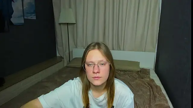 Snapshot of TessaSwans chatting on January 2025 04:27:01 AM TessaSwans online show from January 2025 04:27:01 AM