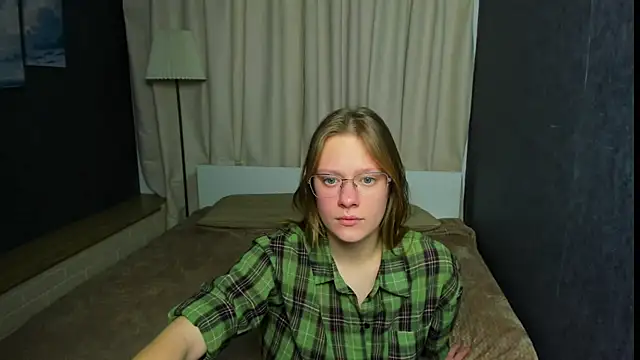 Snapshot of TessaSwans chatting on January 2025 09:15:01 AM TessaSwans online show from January 2025 09:15:01 AM