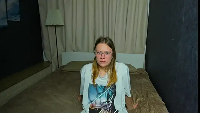 Snapshot of TessaSwans chatting on January 2025 12:16:02 PM TessaSwans online show from January 2025 12:16:02 PM