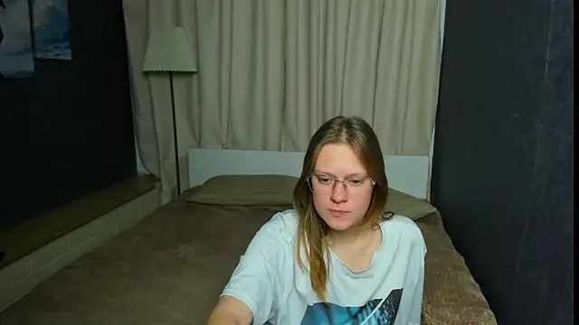 Snapshot of TessaSwans chatting on January 2025 03:19:01 PM TessaSwans online show from January 2025 03:19:01 PM