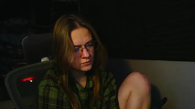 Snapshot of TessaSwans chatting on January 2025 10:21:01 PM TessaSwans online show from January 2025 10:21:01 PM