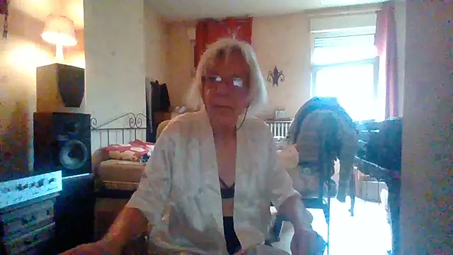 Snapshot of rosanetrav chatting on June 2026 05:57:01 AM rosanetrav online show from June 2026 05:57:01 AM