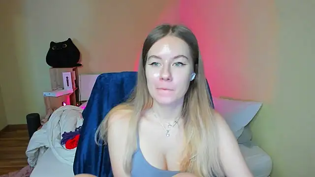 EmilyPaw online show from February 2025 10:29:01 AM