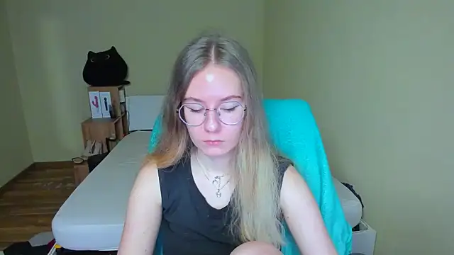 EmilyPaw online show from February 2025 09:48:01 AM