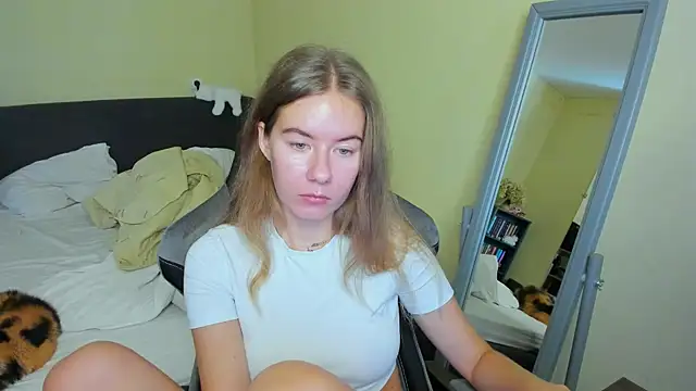 EmilyPaw online show from September 2025 08:52:01 AM