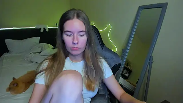 EmilyPaw online show from November 2025 04:22:02 PM