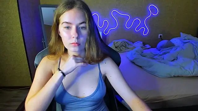Snapshot of EmilyPaw chatting on May 2026 06:57:02 PM EmilyPaw online show from May 2026 06:57:02 PM