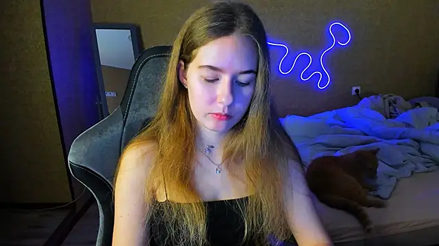 Snapshot of EmilyPaw chatting on May 2026 07:11:01 PM EmilyPaw online show from May 2026 07:11:01 PM