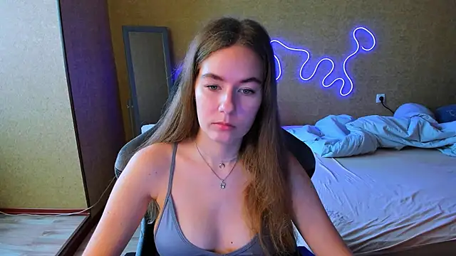 Snapshot of EmilyPaw chatting on May 2026 08:33:01 AM EmilyPaw online show from May 2026 08:33:01 AM