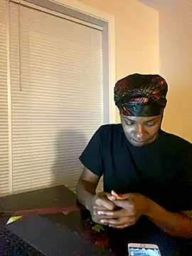 Snapshot of theprettysoles chatting on November 2025 10:47:02 PM theprettysoles online show from November 2025 10:47:02 PM