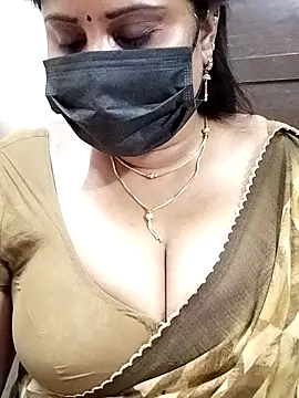 Queenflowerr online show from February 2025 05:41:02 PM