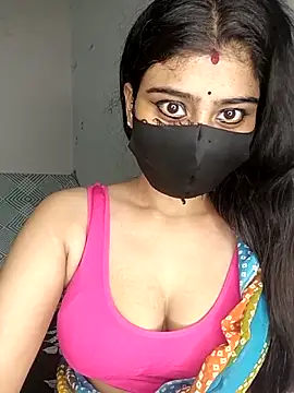 Snapshot of Love-N chatting on June 2026 06:44:01 PM Love-N online show from June 2026 06:44:01 PM