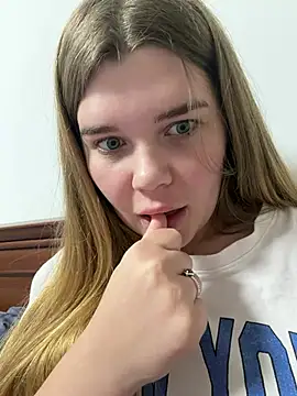 Snapshot of ella_zzz chatting on February 2026 08:03:02 PM ella zzz online show from February 2026 08:03:02 PM