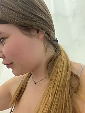 Snapshot of ella_zzz chatting on March 2026 09:43:01 PM ella zzz online show from March 2026 09:43:01 PM