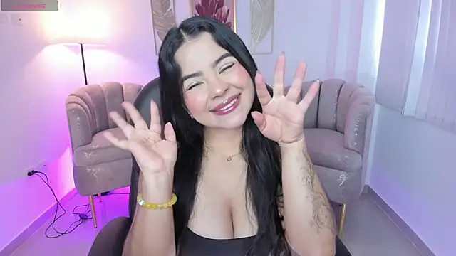 Layla Breezee online show from November 2025 12:05:02 PM