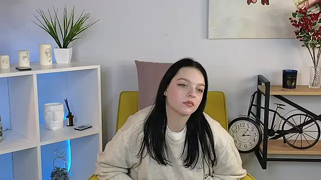 Snapshot of GladysHewell chatting on January 2025 12:18:01 PM GladysHewell online show from January 2025 12:18:01 PM